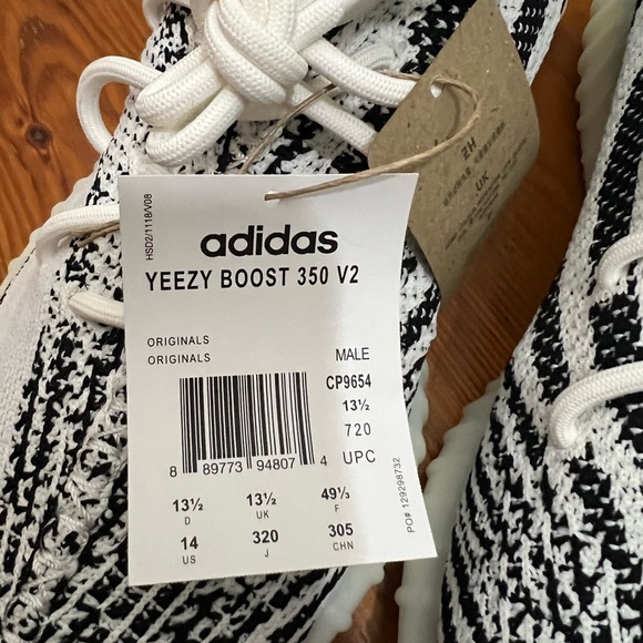Dead stock Yeezy Boost 350 V2 ‘Zebra’ - Picture 3 of 6